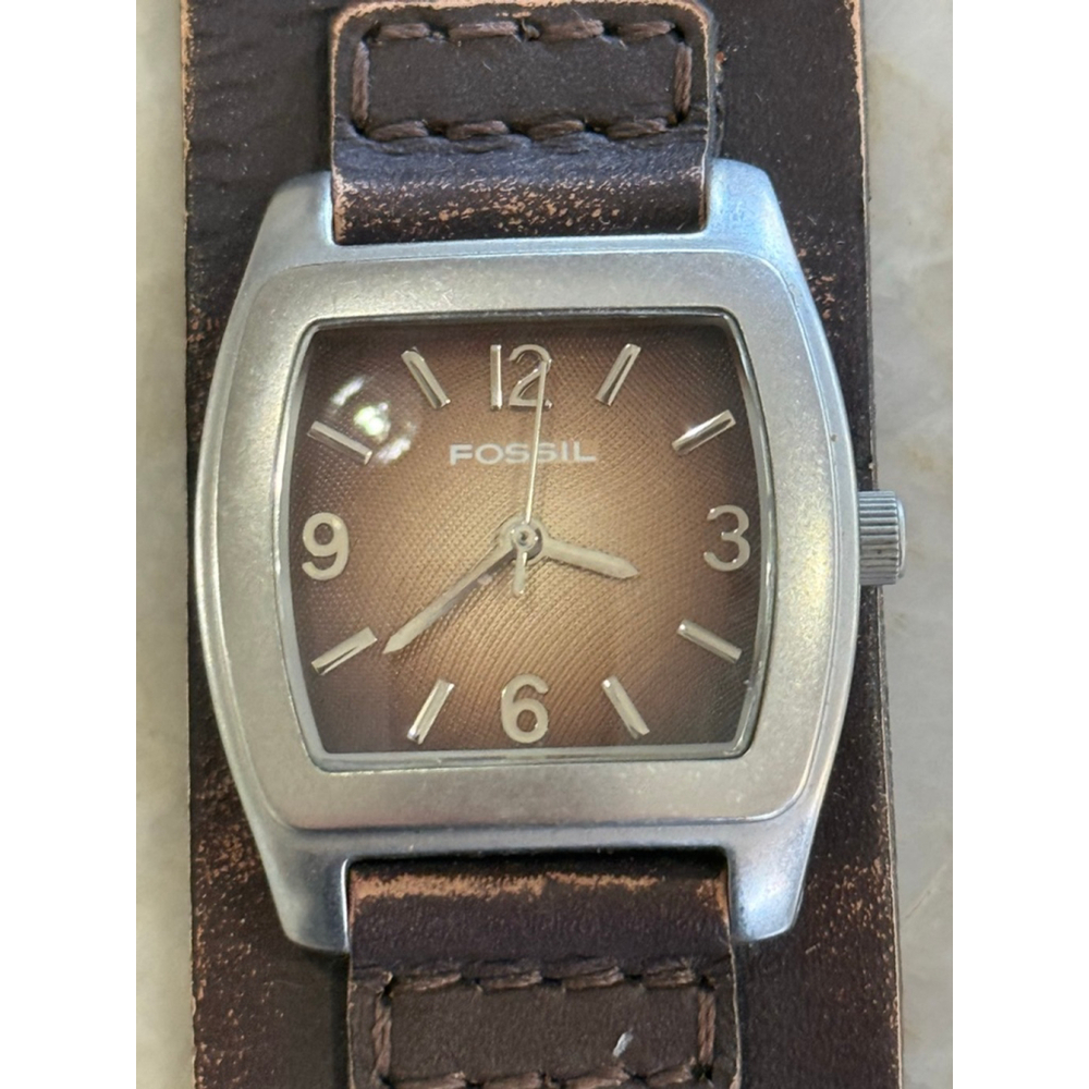 1990s vintage Fossil Brown Embroidered wide Leather band Watch running. - Picture 2 of 6